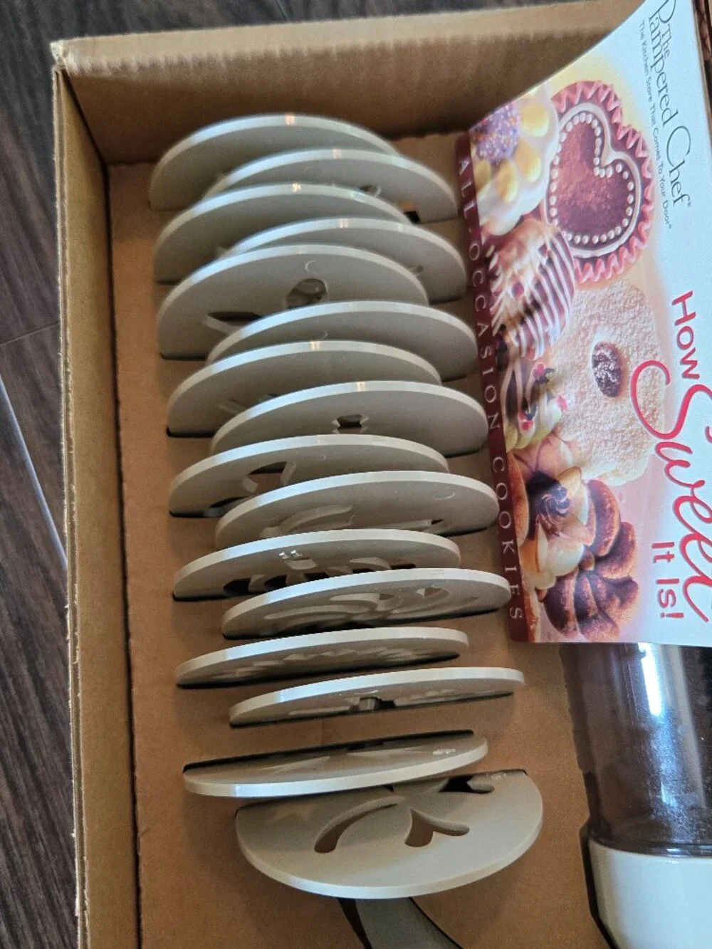 PAMPERED CHEF 1525 Cookie Press Maker with Discs for Baking NEW IN BOX!